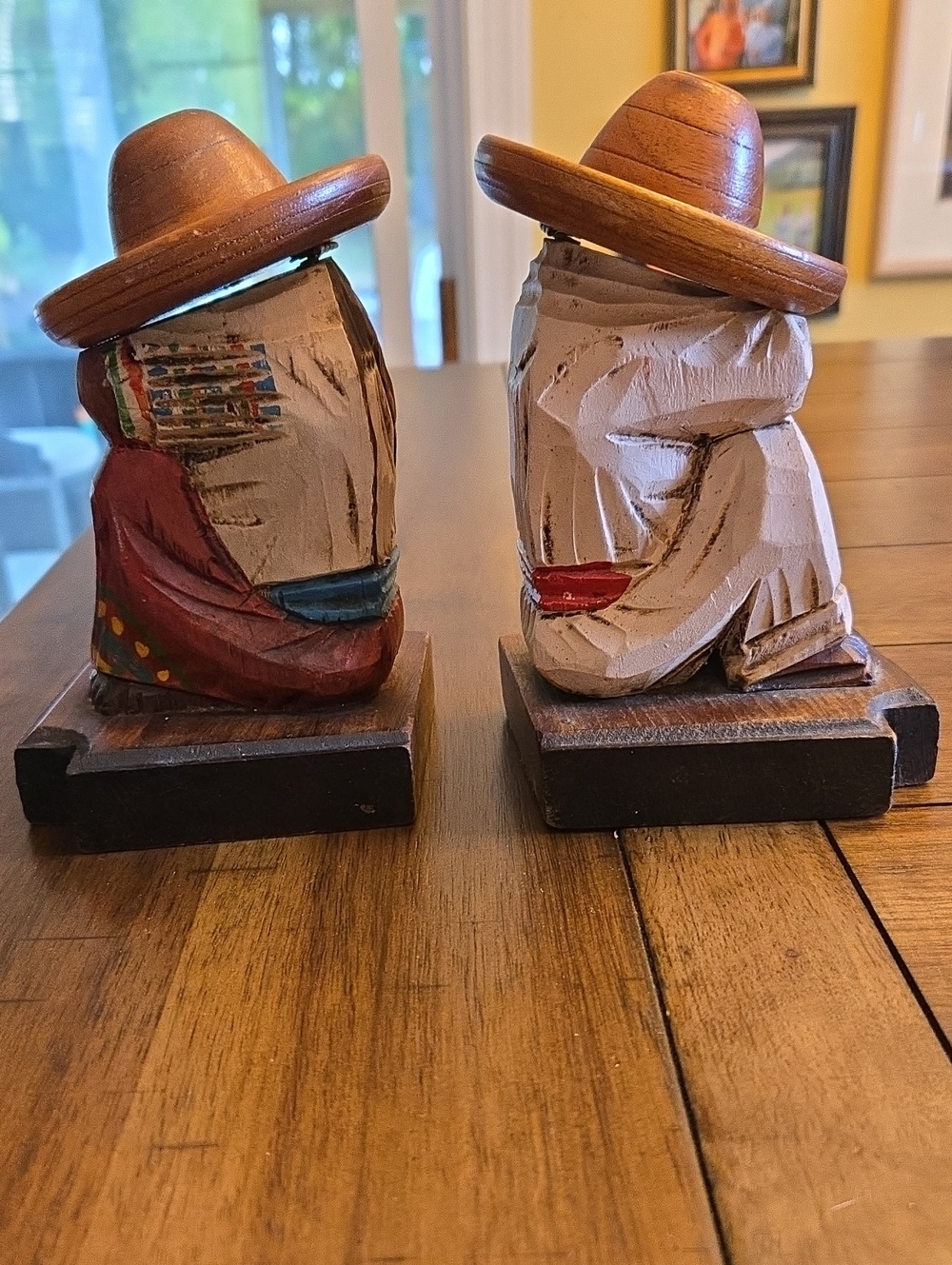 Vintage Mexican Hand-Carved Wooden Figurine Bookends Set - Brown and Cream